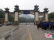 Qianshan National Park is a mountainous national park in Liaoning Province, China. The park is referred to as 'The Northeast Pearl''. The name Qianshan literally means 'Thousand mountains'.The park area of 44 square kilometres, is filled with both Buddhist and Taoist temples, monasteries and nunneries. [Photo by Yu Jiaqi]