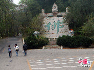 Qianshan National Park is a mountainous national park in Liaoning Province, China. The park is referred to as 'The Northeast Pearl''. The name Qianshan literally means 'Thousand mountains'.The park area of 44 square kilometres, is filled with both Buddhist and Taoist temples, monasteries and nunneries. [Photo by Yu Jiaqi]