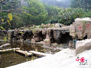 Qianshan National Park is a mountainous national park in Liaoning Province, China. The park is referred to as 'The Northeast Pearl''. The name Qianshan literally means 'Thousand mountains'.The park area of 44 square kilometres, is filled with both Buddhist and Taoist temples, monasteries and nunneries. [Photo by Yu Jiaqi]