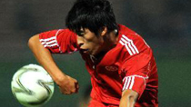 Chao Pengfei (L) of China's Hong Kong controls the ball during the group E men's football match against United Arab Emirates (UAE) at the 16th Asian Games in Guangzhou.