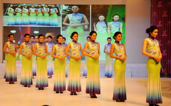 Models present the staff uniforms for the 2010 Asian Games in Guangzhou, South China&apos;s Guangdong province, on Sunday Nov 7, 2010. The pictured series is themed &apos;Xingyun Liushui,&apos; or &apos;Floating Clouds and Flowing Water&apos;. [Xinhua]