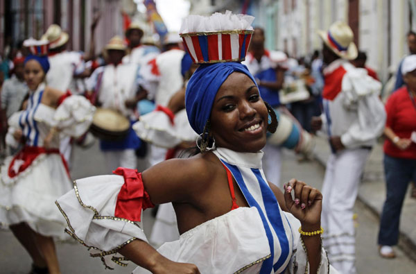 Dancers dressed in the colors of the Cuban flag perform during an AIDS awareness event in Havana on November 7, 2010. [China Daily/Agencies]