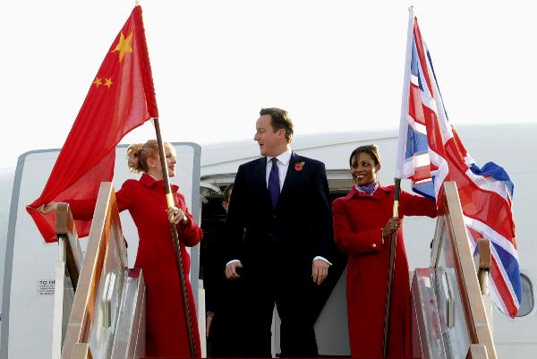 British Prime Minister David Cameron (C) arrives in Beijing, capital of China, Nov. 9, 2010, to begin his visit in China. [Xie Huanchi/Xinhua]