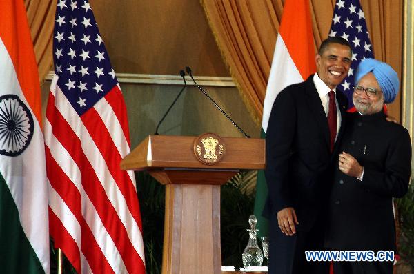 U.S. President Barack Obama (L) and Indian Prime Minister Manmohan Singh pose for photo after a press conference at Hyderabad House in New Delhi, India, Nov. 8, 2010. [Partha Sarkar/Xinhua]