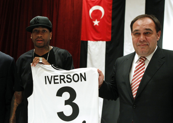 Former NBA player Allen Iverson holds a jersey from his new team, the Turkish basketball team Besiktas, with the Besiktas club president, Yildirim Demiroren, during a press conference in New York October 29, 2010.  (Xinhua/Reuters File Photo)