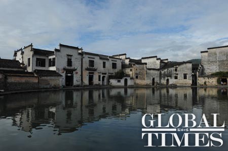 Cresent Moon Pond (namely Yue Zhao) in Hong Village, 11 km to She county to the southwest of Mount. Huang in Anhui Province, is filled by spring water running year-round. Photo: Courtesy of Tian Tao