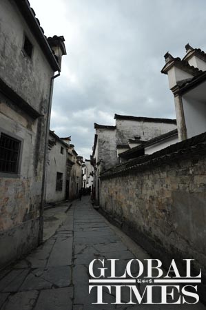 Narrow lanes and typical Huizhou style buildings in Hong Village, 11 km to She county, Anhui Province. Photo: Courtesy of Tian Tao