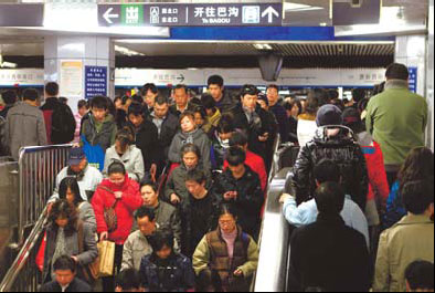 Passengers at Huixinxijie Nankou subway station on Monday. 