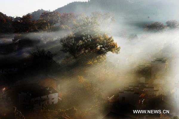 Photo taken on Nov. 9, 2010 shows the scenery in a village of Dazhangshan Township, Wuyuan County, east China&apos;s Jiangxi Province. [Xinhua]