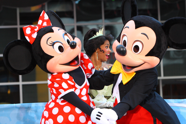 Mickey Mouse and Minnie Mouse pose during the opening ceremony of the new Time Square Disney Store in New York, Nov 9, 2010. [Xinhua]