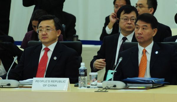 China&apos;s Vice Commerce Minister Yi Xiaozhun (R, front) and Chinese Assistant Foreign Minister Liu Zhenmin (L, front) attend the first closed-door meeting of Ministerial Meeting of the Asia-Pacific Economic Cooperation (APEC) in Yokohama, Japan, Nov. 10, 2010. The 2-day APEC Ministerial Meeting opened on Tuesday with the attendance of the 21 members&apos; officials and delegates. [Xinhua]