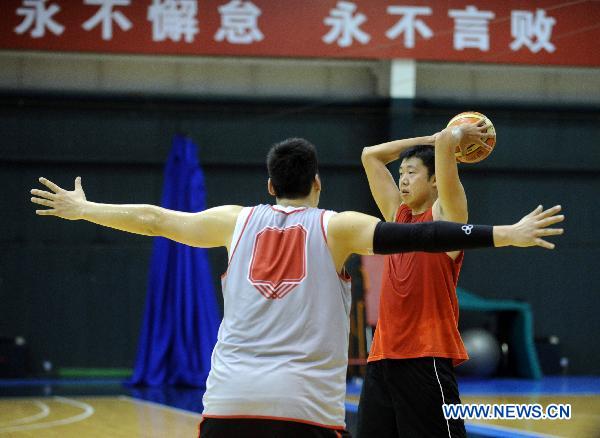 Wang Zhizhi (R) of China's national men's basketball team acts during a training session for the coming Guangzhou Asian Games in Beijing, capital of China, Nov. 9, 2010. (Xinhua/Luo Xiaoguang)
