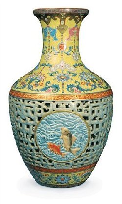 Chinese vase fetches record $69m in UK auction
