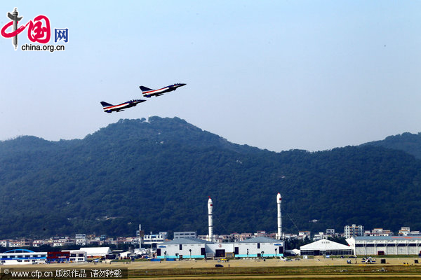 China&apos;s Bayi Aerobatic Team trains for the 8th China International Aviation and Aerospace Exhibition on Nov. 11, 2010. The exhibition is slated to open on Nov. 16 in Zhuhai, south China&apos;s Guangdong Province. [CFP]