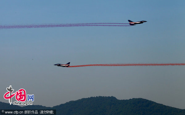 China&apos;s Bayi Aerobatic Team trains for the 8th China International Aviation and Aerospace Exhibition on Nov. 11, 2010. The exhibition is slated to open on Nov. 16 in Zhuhai, south China&apos;s Guangdong Province. [CFP]