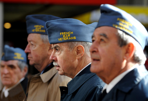 Veterans attend the 91st annual Veteran&apos;s Day parade on Fifth Avenue in New York, Nov 11, 2010. [Xinhua] 