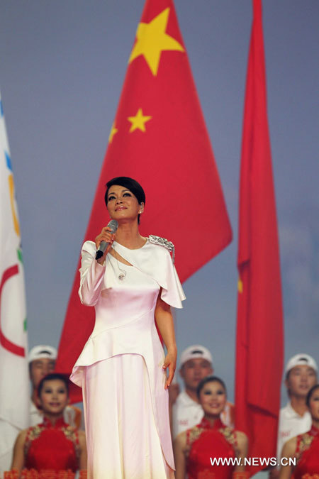Chinese singer Mao Amin sings the anthem 'Here We Meet Again' during the art performance of opening ceremony at the 16th Asian Games at the Haixinsha Island in Guangzhou, China, Nov. 12, 2010. (Xinhua/Fan Jun)