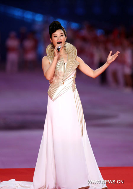 Chinese singer Song Zuying performs during the opening ceremony at the 16th Asian Games at the Haixinsha Island in Guangzhou, China, Nov. 12, 2010. (Xinhua/Fan Jun)