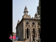 Situated in the Jiang'an District of Wuhan, the Gude Buddhist Temple was built in 1877 and the only Buddhist temple in China combining the Burmese, Indian and Western architectural styles. [Photo by Wang Di] 