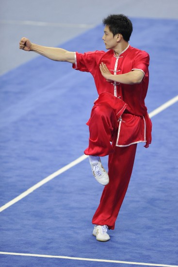 Yuan Xiaochao of China won the first gold medal of the Guangzhou Asian Games in the men's Changquan Wushu event on Saturday. [Xinhua]