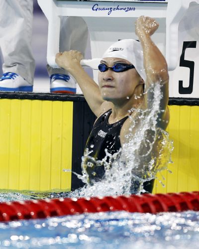 Wang Randi of China competes during women's 50m breaststroke final of swimming at the 16th Asian Games in Guangzhou, south China's Guangdong Province, Nov. 13, 2010. Wang Randi claimed the title with 31.04 seconds. (Xinhua/Fei Maohua) 