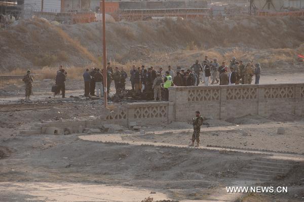 Afghan and U.S. soldiers inspect the site of suicide car bombing in Kabul, capital of Afghanistan, Nov. 12, 2010. [Xinhua/Wang Yan]