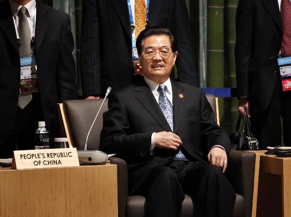 Chinese President Hu Jintao attends the 18th Economic Leaders' Meeting of the Asia-Pacific Economic Cooperation (APEC) in Yokohama, Japan, Nov.13, 2010. [Lan Hongguang/Xinhua]