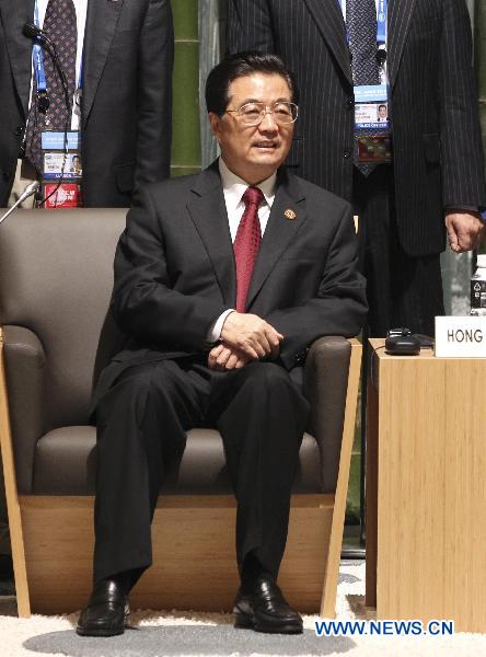 Chinese President Hu Jintao attends the second session of the 18th Economic Leaders' Meeting of the Asia-Pacific Economic Cooperation (APEC) in Yokohama, Japan, Nov. 14, 2010. [Lan Hongguang/Xinhua]