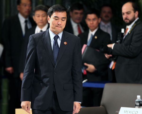 Thailand's Prime Minister Abhisit Vejjajiva attends the 18th Economic Leaders' Meeting of the Asia-Pacific Economic Cooperation (APEC) in Yokohama, Japan, Nov. 13, 2010. [Lan Hongguang/Xinhua]