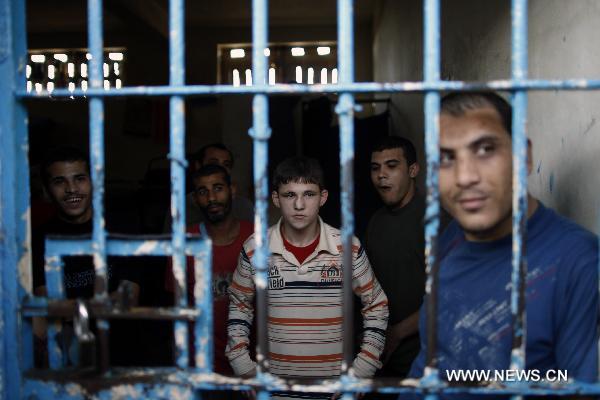 Palestinian prisoners are seen inside a cell of the Hamas-run prison of Ansar, in Gaza City on Nov. 14, 2010. [Xinhua]