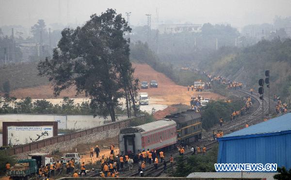 The derailed train coach leaves the accident site after being removed back to the track at Liuzhou South Station in Liuzhou City, south China&apos;s Guangxi Zhuang Autonomous Region, Nov. 15, 2010. The fifth coach of the K157 passenger train heading to Zhanjiang City of Guangdong Province from Beijing derailed upon arriving at the Liuzhou South Station at about 3 a.m. Monday. No casualties have been reported, and the investigation of the accident is underway. [Xinhua]