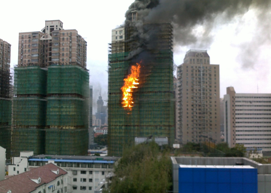 Death toll from the fire in a downtown Shanghai apartment block Monday had risen to 49, said a statement from the municipal publicity department. The 28-story building at the intersection of Jiaozhou Road and Yuyao Road in Jing&apos;an District was being renovated when it caught fire at about 2:15 p.m.. [Sina]