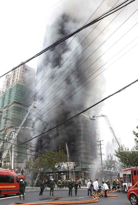 Death toll from the fire in a downtown Shanghai apartment block Monday had risen to 49, said a statement from the municipal publicity department. The 28-story building at the intersection of Jiaozhou Road and Yuyao Road in Jing&apos;an District was being renovated when it caught fire at about 2:15 p.m.. [Xinhua]