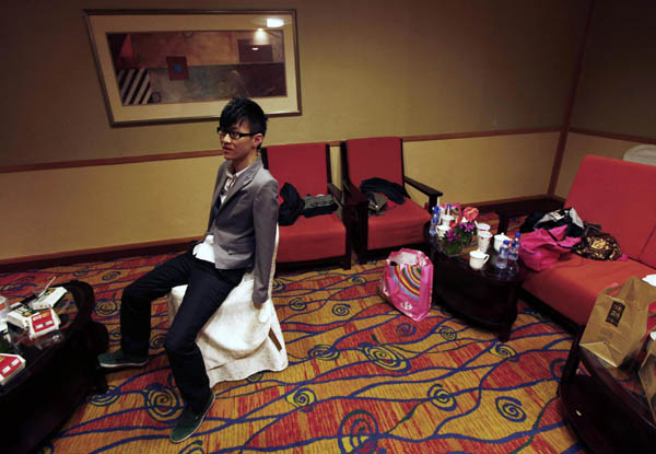 Pianist Liu Wei who is armless sits backstage before a promotional event for a local television channel, in Beijing, Nov 15, 2010. Liu, 23, who plays with his toes has won the first series of China&apos;s version of the internationally popular television talent show &apos;China&apos;s Got Talent.&apos; The pianist, from Beijing, who taught himself to play the piano at age 18, impressed the audience with his performance of &apos;You&apos;re Beautiful,&apos; singing and using his feet to play the piano. [China Daily/Agencies] 