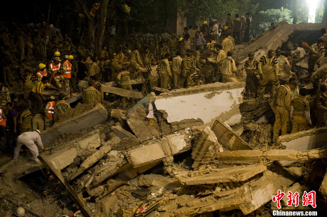 At least 42 people died and another 83 sustained injuries when a five-storey building collapsed in a congested East Delhi residential area on Monday night. The incident, which triggered much panic in the area, took place at 8.20 pm in Lalita Park, New Delhi, India. The building, which housed around 200 people, mostly labourers, came down like a pack of cards and trapped the occupants under the debris. [Chinanews.com]