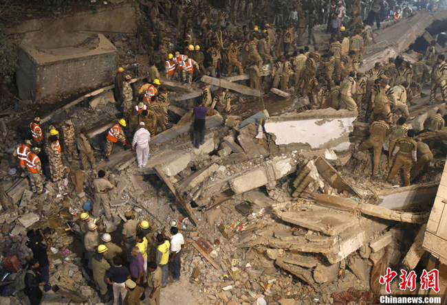 At least 42 people died and another 83 sustained injuries when a five-storey building collapsed in a congested East Delhi residential area on Monday night. The incident, which triggered much panic in the area, took place at 8.20 pm in Lalita Park, New Delhi, India. The building, which housed around 200 people, mostly labourers, came down like a pack of cards and trapped the occupants under the debris. [Chinanews.com]