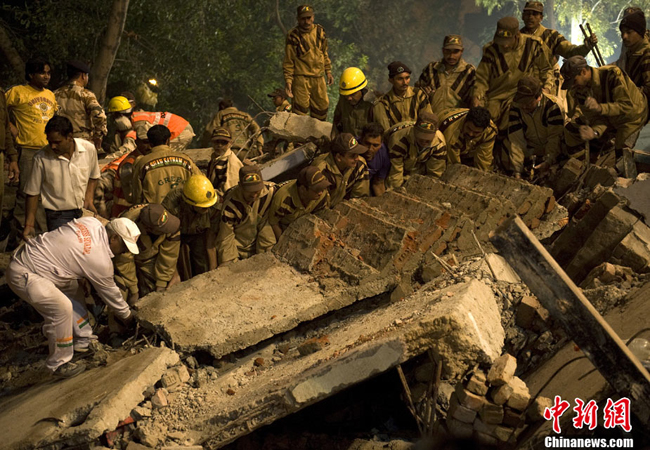 At least 42 people died and another 83 sustained injuries when a five-storey building collapsed in a congested East Delhi residential area on Monday night. The incident, which triggered much panic in the area, took place at 8.20 pm in Lalita Park, New Delhi, India. The building, which housed around 200 people, mostly labourers, came down like a pack of cards and trapped the occupants under the debris. [Chinanews.com]