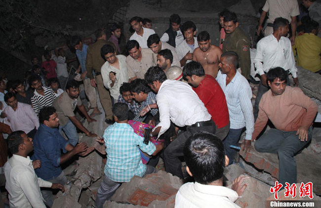 At least 42 people died and another 83 sustained injuries when a five-storey building collapsed in a congested East Delhi residential area on Monday night. The incident, which triggered much panic in the area, took place at 8.20 pm in Lalita Park, New Delhi, India. The building, which housed around 200 people, mostly labourers, came down like a pack of cards and trapped the occupants under the debris. [Chinanews.com]