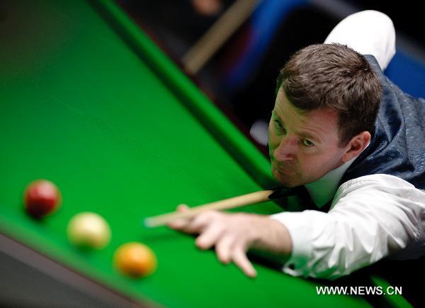 Peter Edward Gilchrist of Singapore competes during the men's English Billiards Singles semifinal against Oo Nay Thaway Oo of Myanmar at the 16th Asian Games held in Guangzhou, capital of south China's Guangdong Province, Nov. 14, 2010. Peter Edward Gilchrist lost the match 2-3 and took the bronze. (Xinhua/Jiang Kehong)