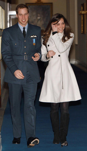 Britain&apos;s Prince William walks with his girlfriend Kate Middleton at RAF Cranwell in this April 11, 2008 file photo. William, 28, the elder son of heir-to-the-throne Prince Charles and the late Princess Diana, and Middleton, 28, daughter of self-made entrepreneurs, became engaged while on holiday in Kenya last month. [China Daily/Agencies] 