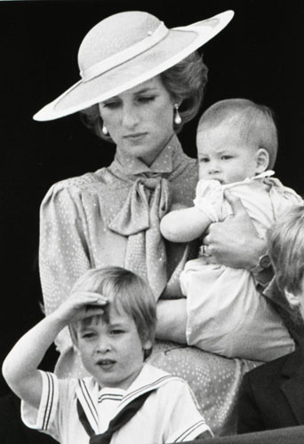 Prince William is seen making a royal salute as he watches the scene of Trooping the Colour from the balcony of Buckingham Palace with his brother Harry and mother Princess Diana in London in this June 15, 1985 file photograph. Britain&apos;s Prince William is to marry his long-term girlfriend Kate Middleton next year, Buckingham Palace said on November 16, 2010.[Xinhua/Reuters]