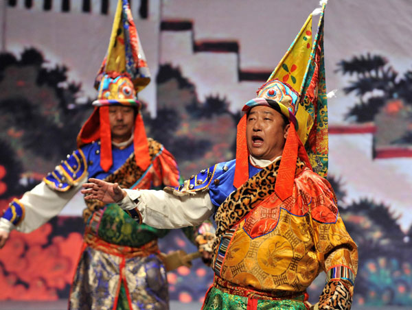 An artist from Tibet sings the Epic of King Gesar, a legendary king of Tibet while performing in Madrid, Spain on Nov 15, 2010. The Charming Tibet performance, as a part of the Tibetan Culture Week presents the local audience with traditional Tibetan songs and dances. [Xinhua]