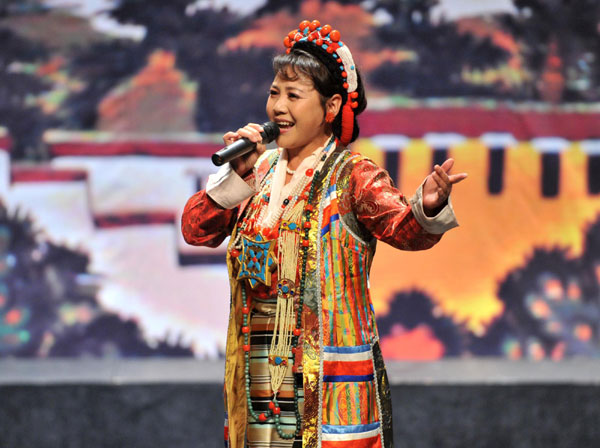 A singer from Tibet performs during the Tibetan Culture Week in Madrid, Spain, Nov 15, 2010. [Xinhua]