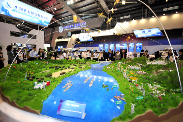 The 8th China International Aviation and Aerospace Exhibition kicks off in Zhuhai City, south China's Guangdong Province, on November 17, 2010.