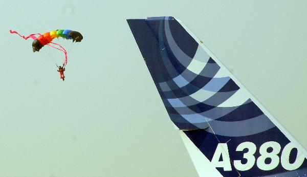 A member of the parachute team of the Air Force of the Chinese People&apos;s Liberation Army (PLA) performs during the 8th China International Aviation and Aerospace Exhibition in Zhuhai City, south China&apos;s Guangdong Province, Nov. 17, 2010. [Xinhua]