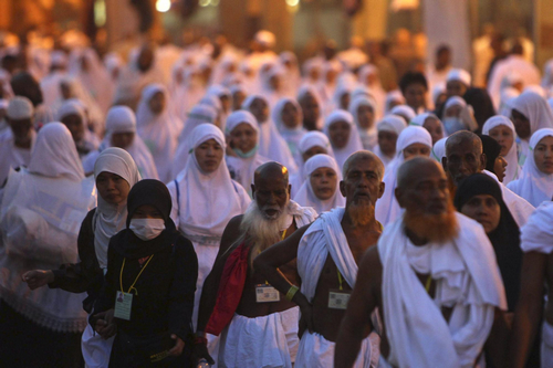 Muslim pilgrims walk in Mena November 16, 2010. Millions flock to Mecca in Saudi Arabia for the annual haj pilgrimage, a duty for every able-bodied Muslim who can afford it. Muslims around the world celebrate Eid al-Adha to mark the end of the haj by slaughtering sheep, goats, cows and camels to commemorate Prophet Abraham&apos;s willingness to sacrifice his son Ismail on God&apos;s command.[China Daily/Agencies] 