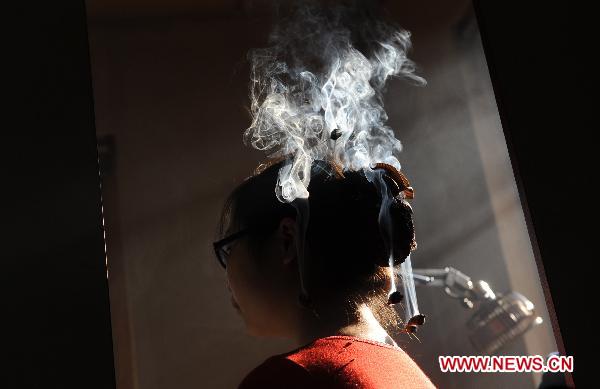 A citizen receives treatment of moxibustion at a Chinese medicine hospital in Jiaxing City, east China&apos;s Zhejiang Province, Nov. 17, 2010.