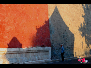 Forbidden city wall. Photographer: Michelle Tang, New zealand. [China.org.cn] 