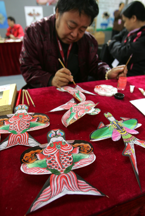 The Fifth China Beijing International Cultural and Creative Industry Expo opened on November 17 in Beijing China International Exhibition Center. The five-day exhibition attracts 50 delegations from more than 10 international organizations and 30 countries and regions. [Xinhua photo]