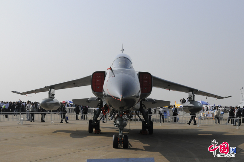 A PLA JH-7A fighter jet lands in Zhuhai during the 8th China International Aviation and Aerospace Exhibition, South China&apos;s Guangdong province. The exhibition is open to the public from Nov. 16, 2010 to Nov. 21, 2010. [China.org.cn]